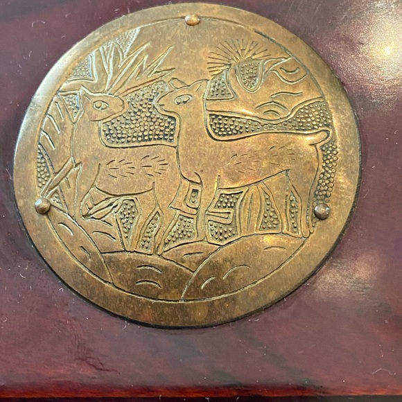 Wooden Lacquered Box Brass Medallion of Deer in Forest Brass Corner Accents EUC - Picture 11 of 11
